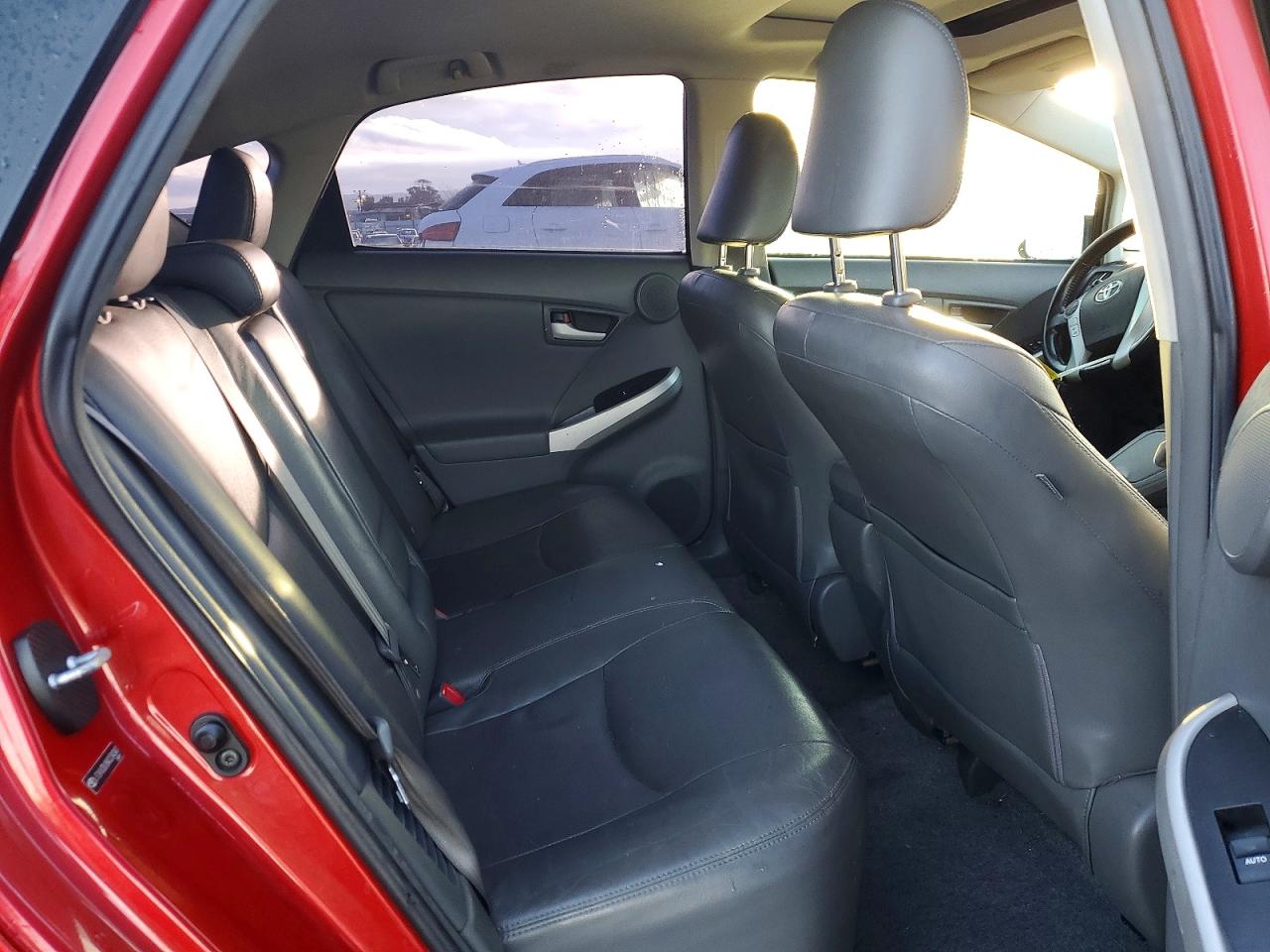 2010 TOYOTA PRIUS photo 28