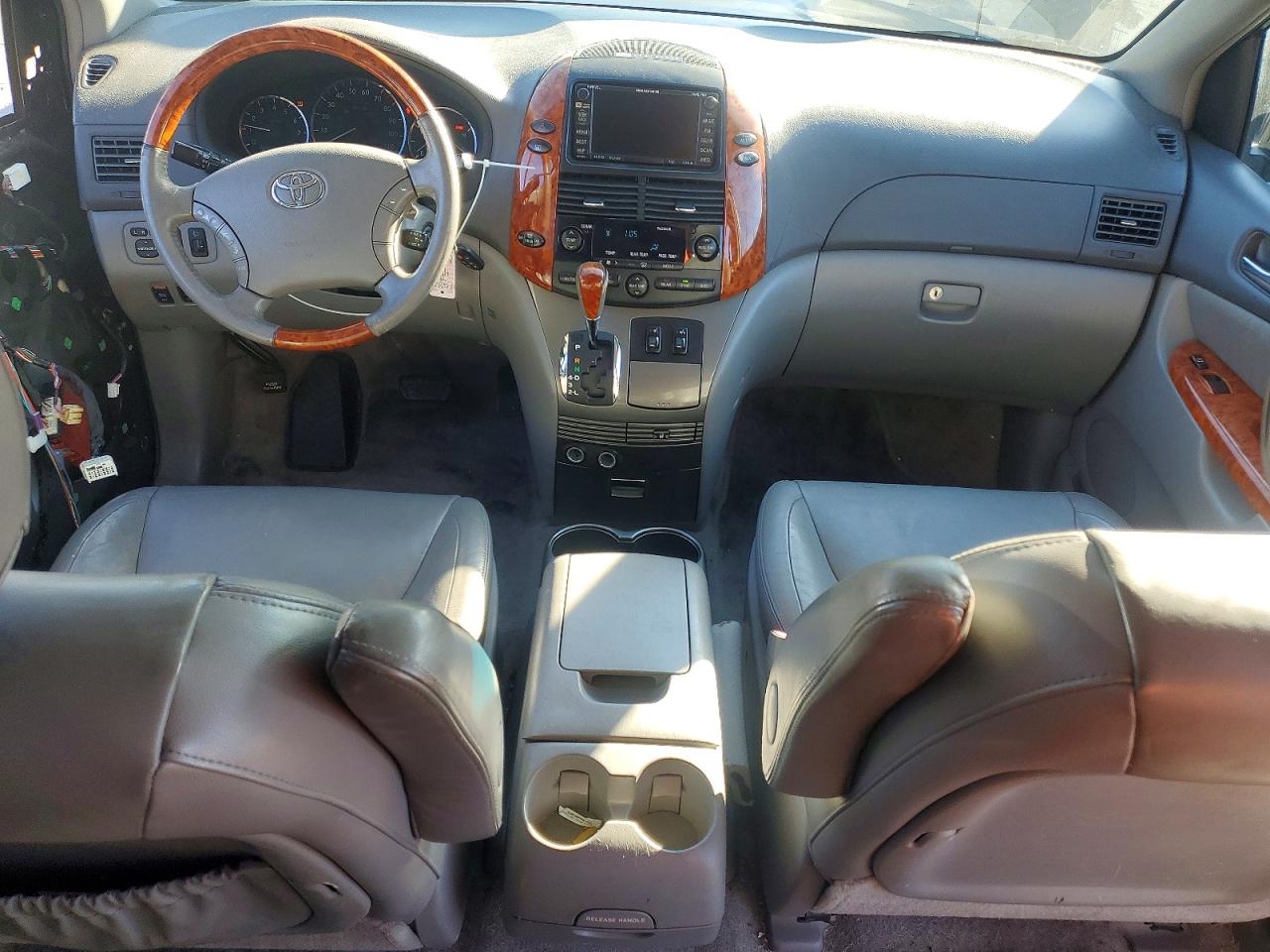 2008 TOYOTA SIENNA XLE photo 8