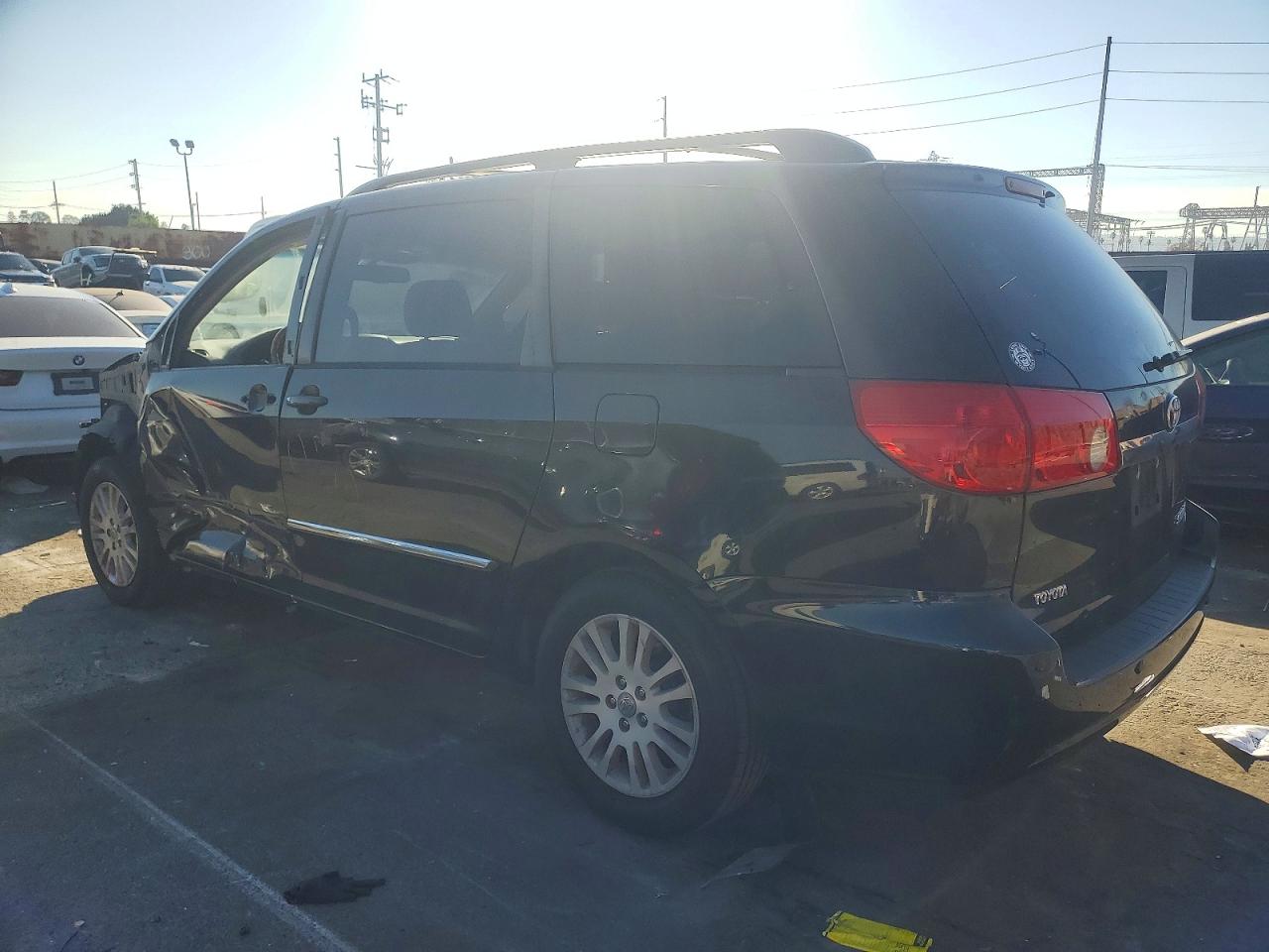 2008 TOYOTA SIENNA XLE photo 2