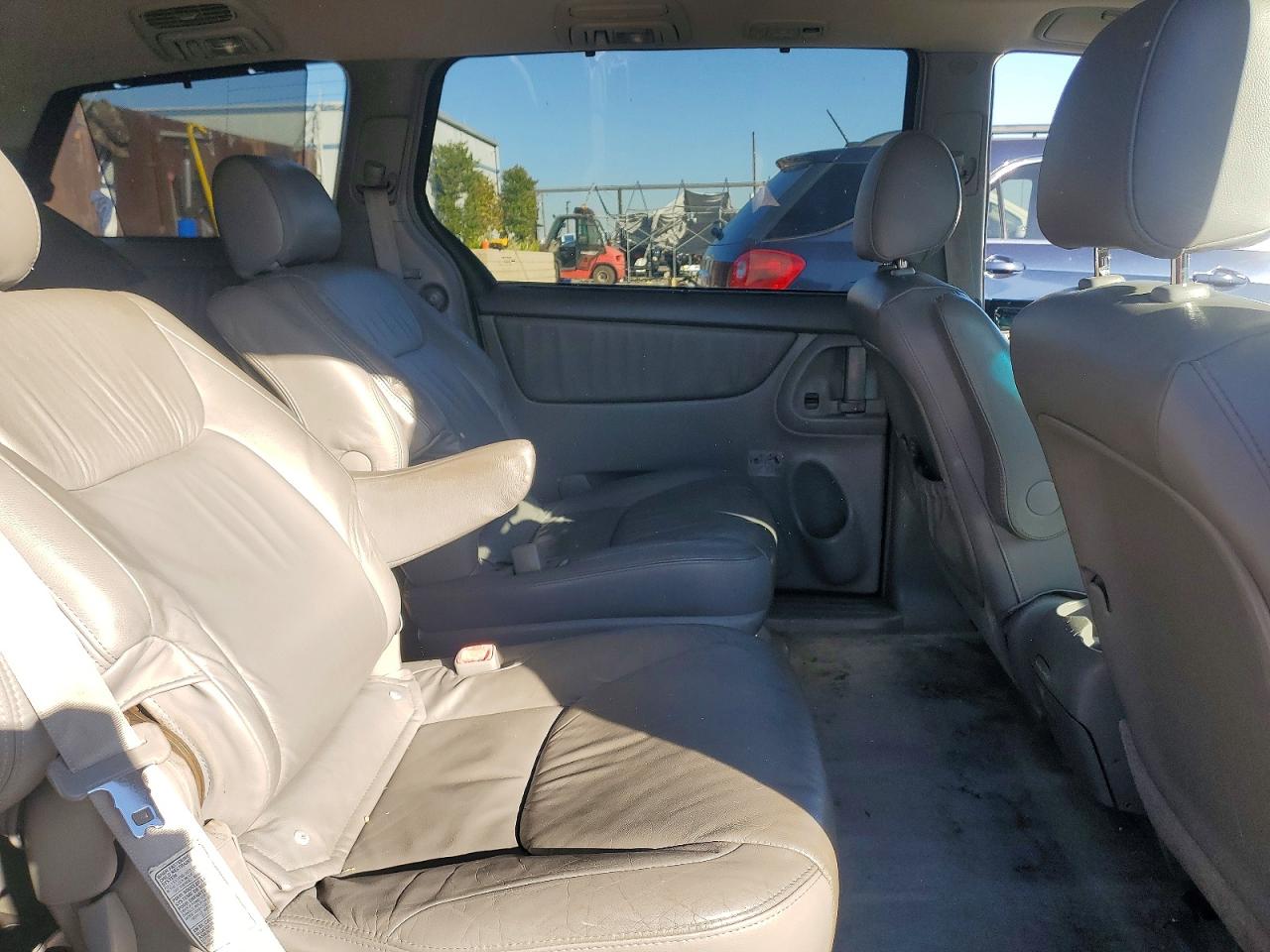 2008 TOYOTA SIENNA XLE photo 10