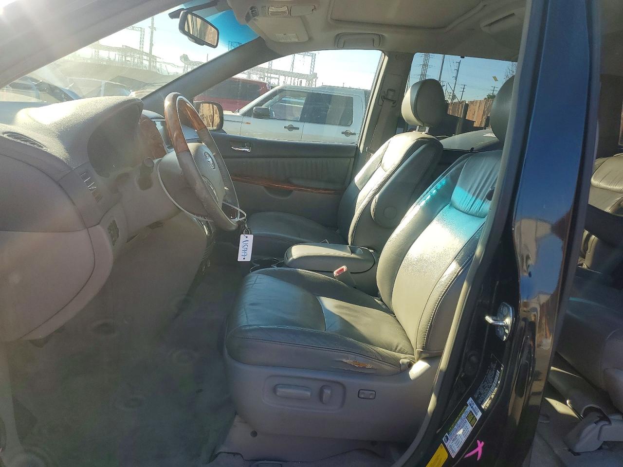 2008 TOYOTA SIENNA XLE photo 7