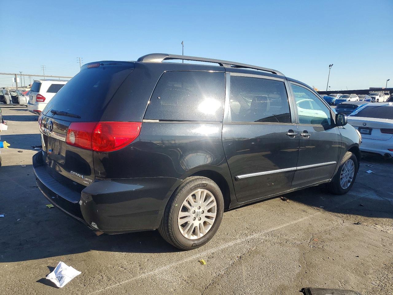 2008 TOYOTA SIENNA XLE photo 3