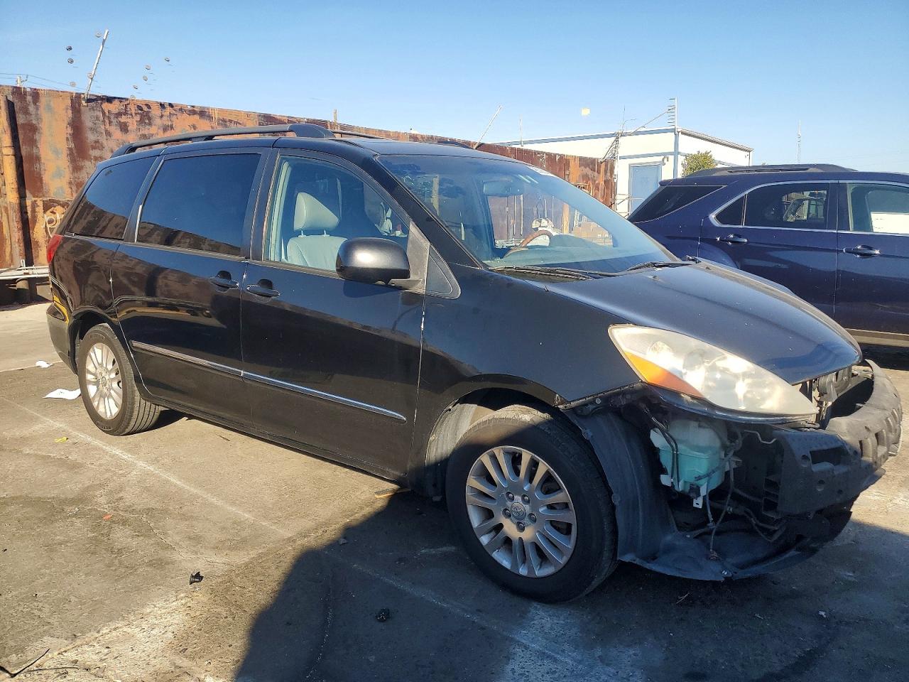 2008 TOYOTA SIENNA XLE photo 4