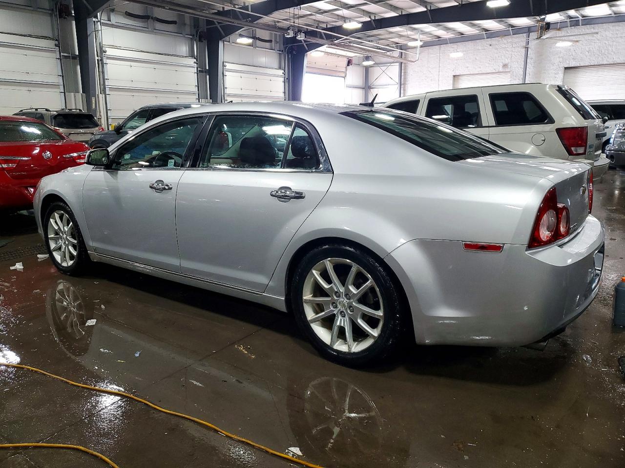 2009 CHEVROLET MALIBU LTZ photo 2
