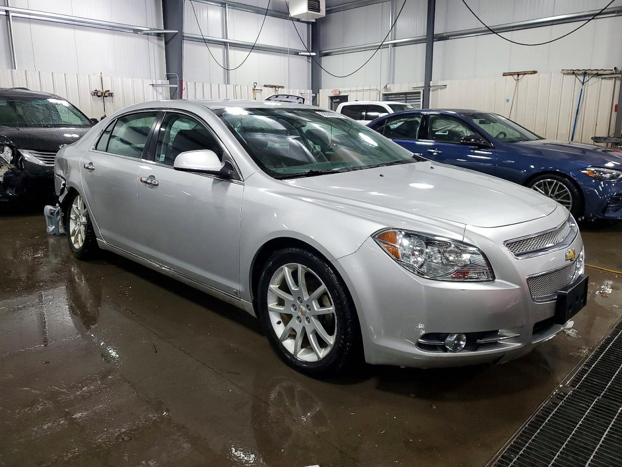 2009 CHEVROLET MALIBU LTZ photo 4