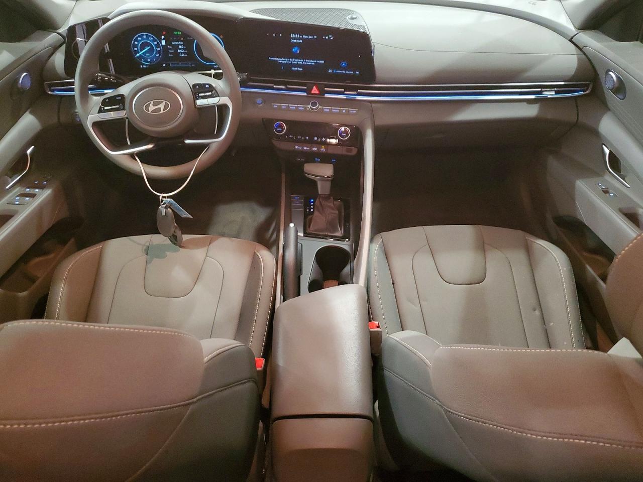 2024 HYUNDAI ELANTRA SEL photo 8