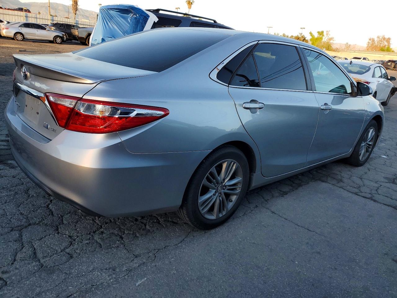 2017 TOYOTA CAMRY HYBRID photo 3