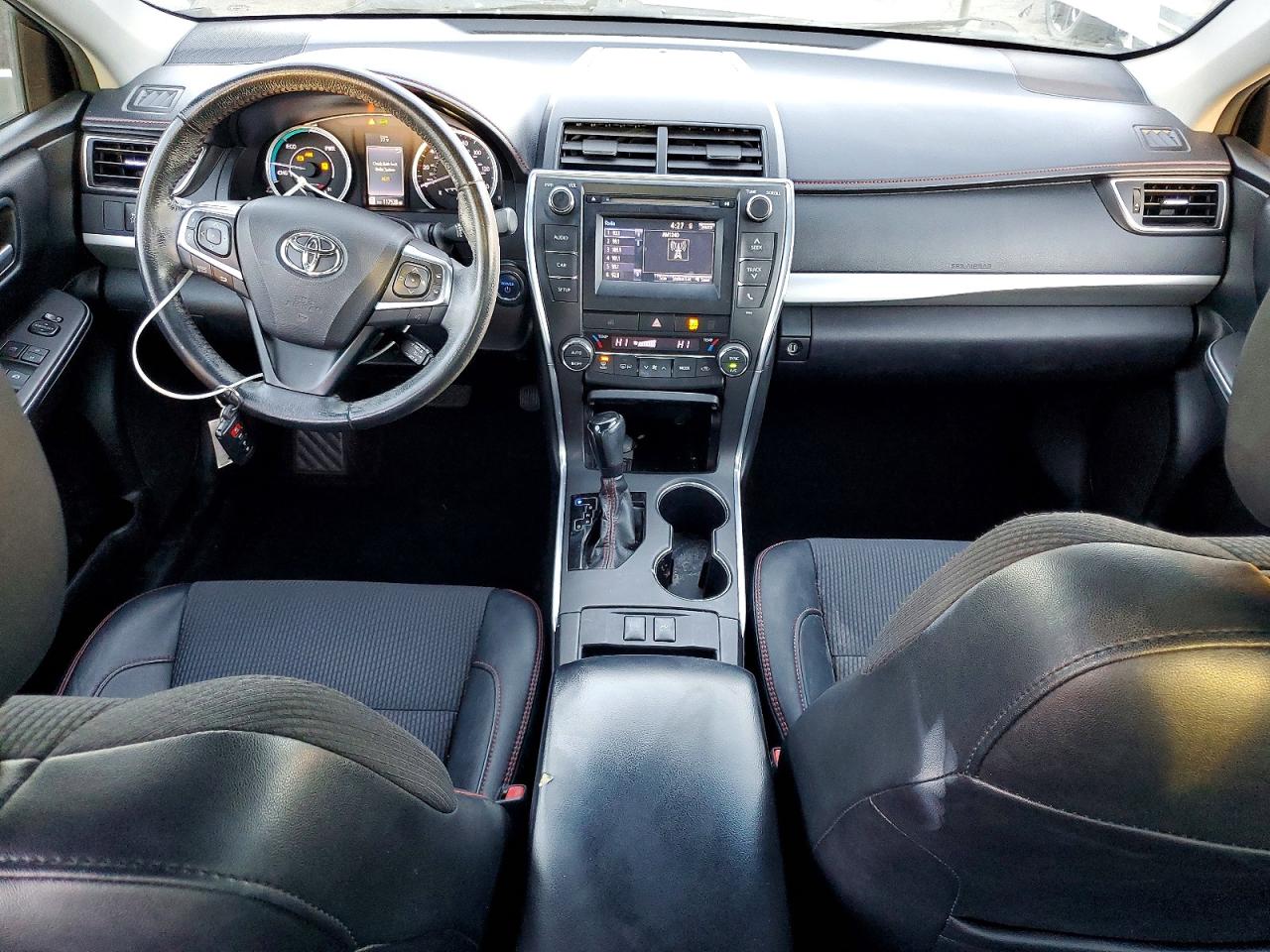 2017 TOYOTA CAMRY HYBRID photo 8