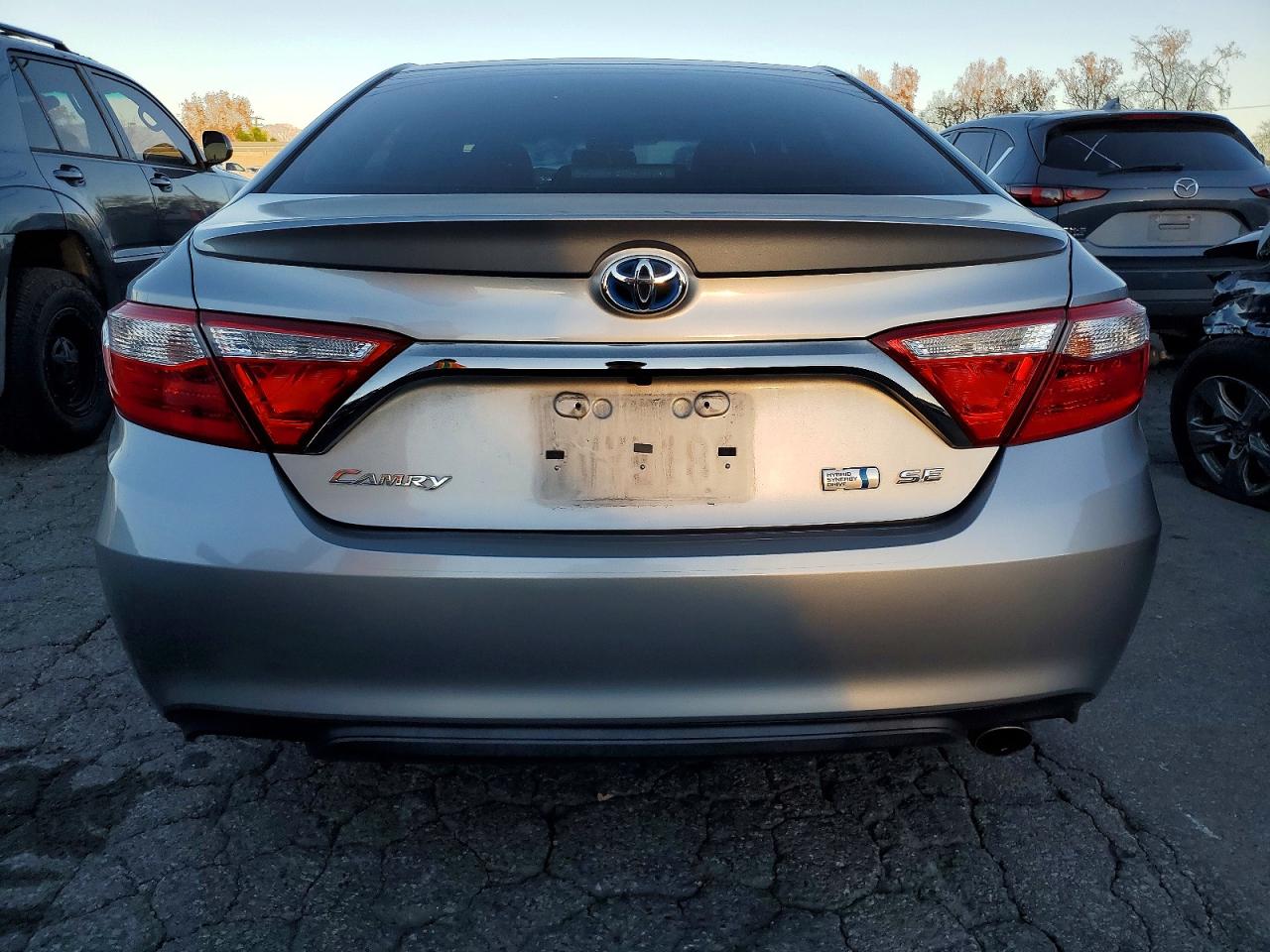 2017 TOYOTA CAMRY HYBRID photo 6