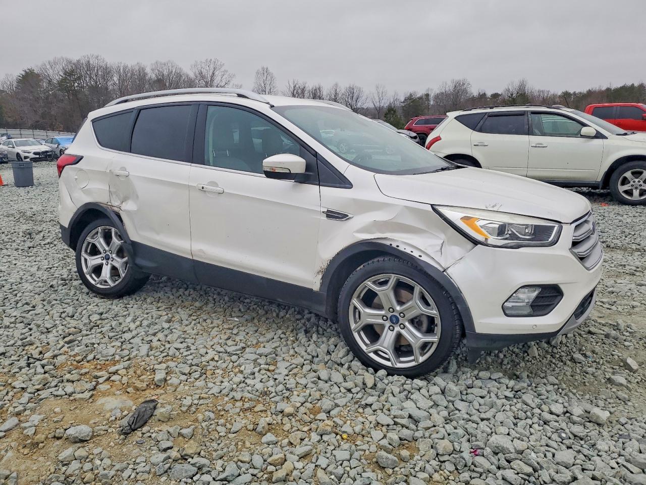 2019 FORD ESCAPE TITANIUM photo 4