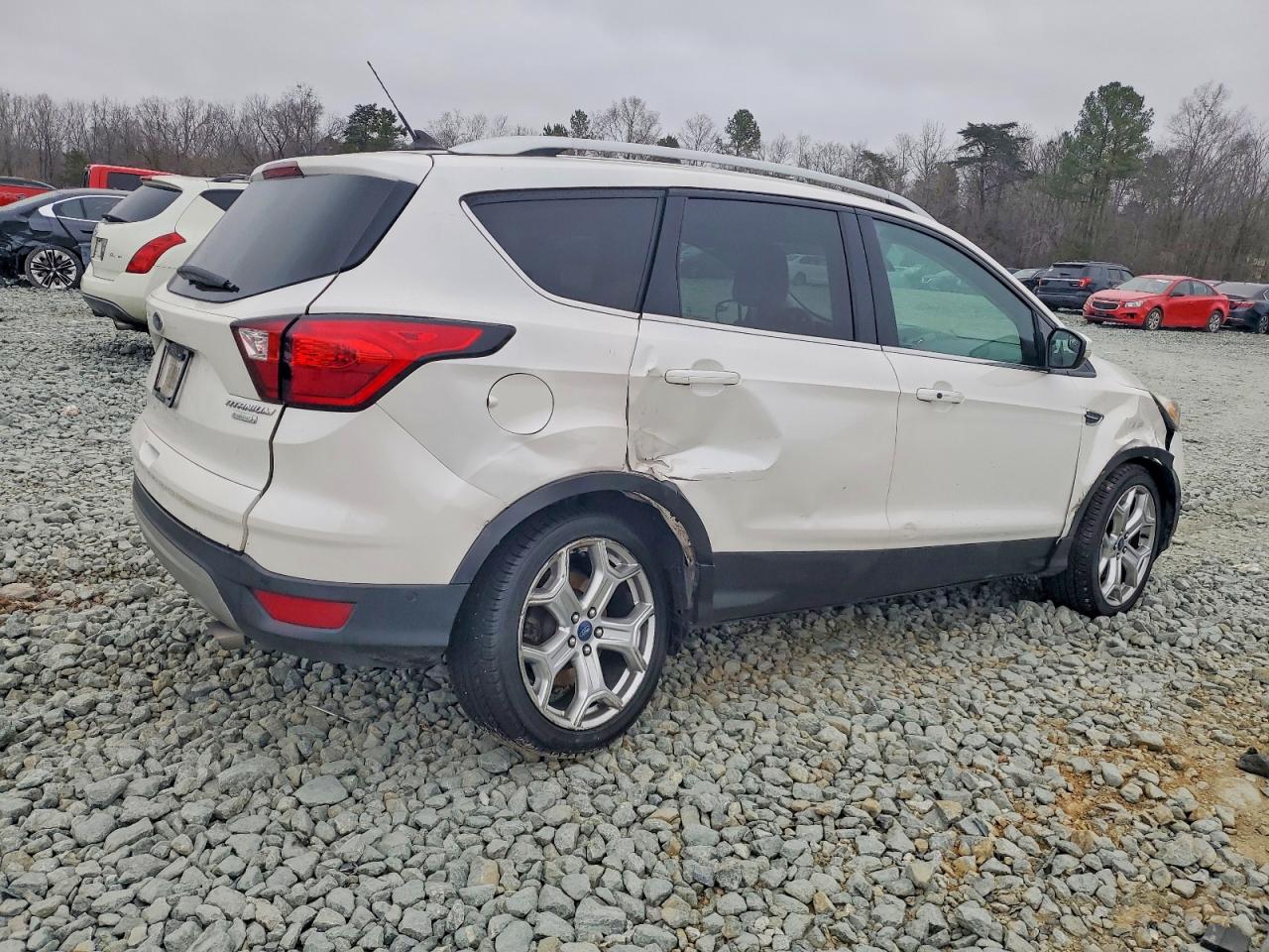 2019 FORD ESCAPE TITANIUM photo 3