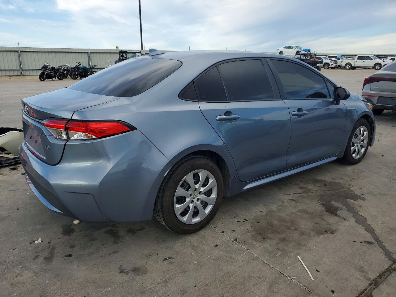 2021 TOYOTA COROLLA LE photo 3