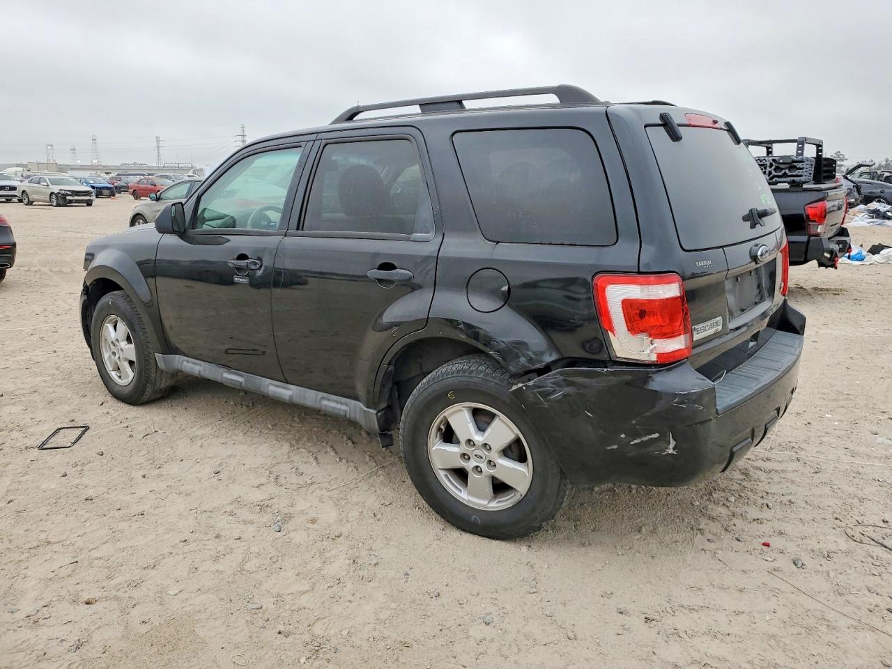2010 FORD ESCAPE XLT photo 2