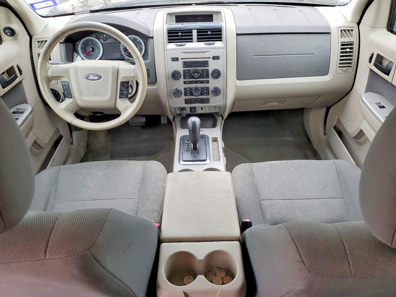 2010 FORD ESCAPE XLT photo 8