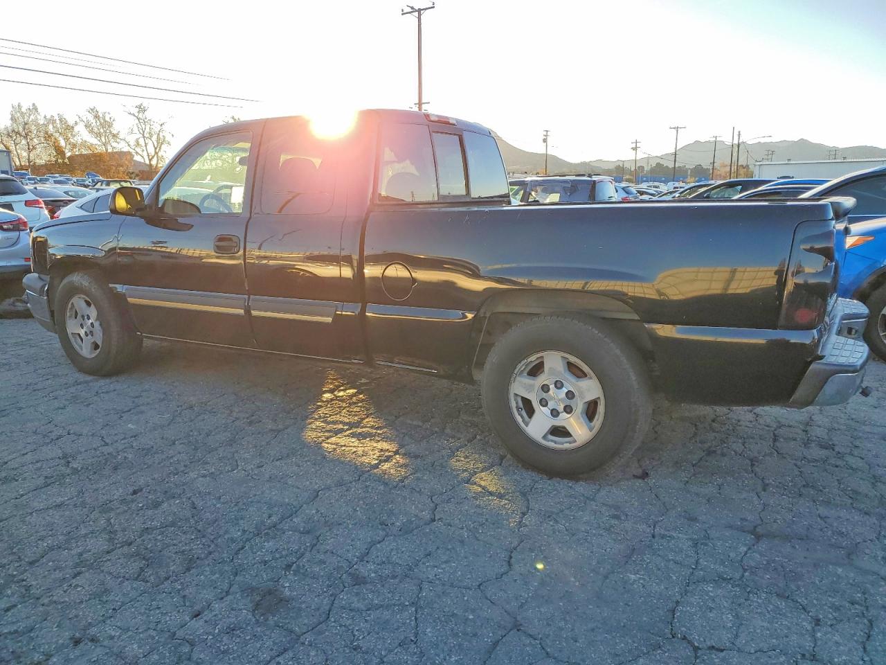 2005 CHEVROLET SILVERADO C1500 photo 2