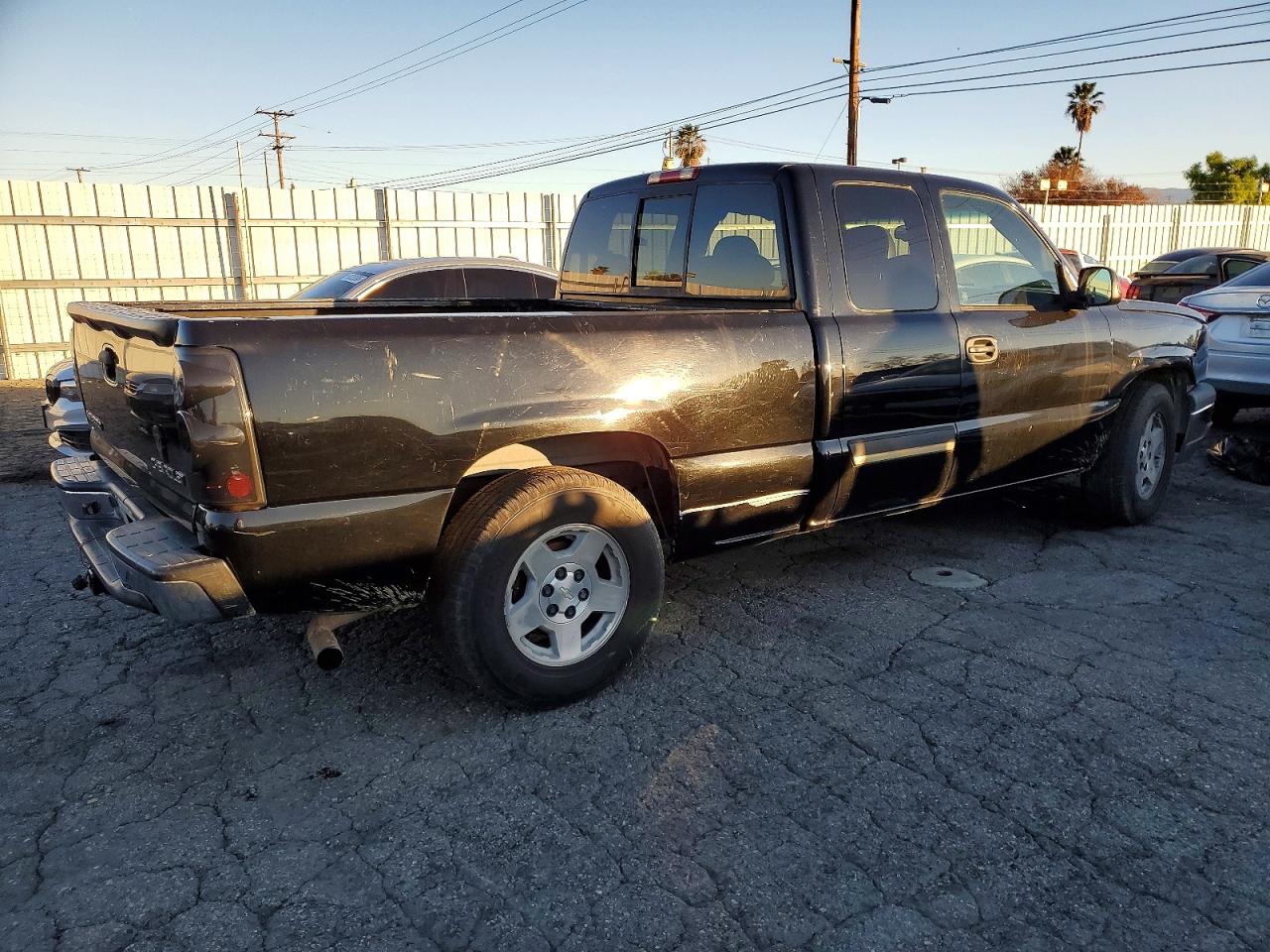 2005 CHEVROLET SILVERADO C1500 photo 3