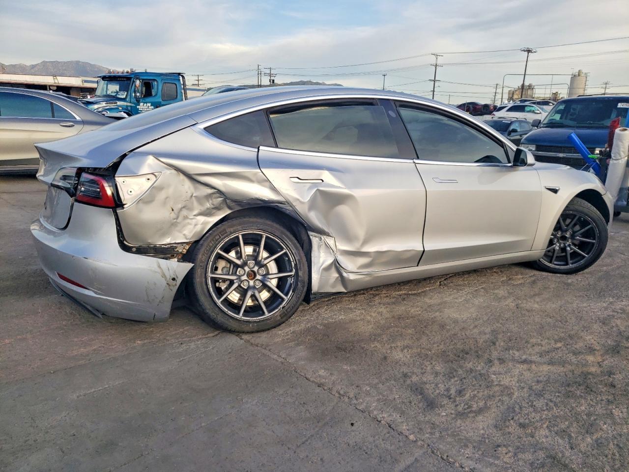 2018 TESLA MODEL 3 photo 5