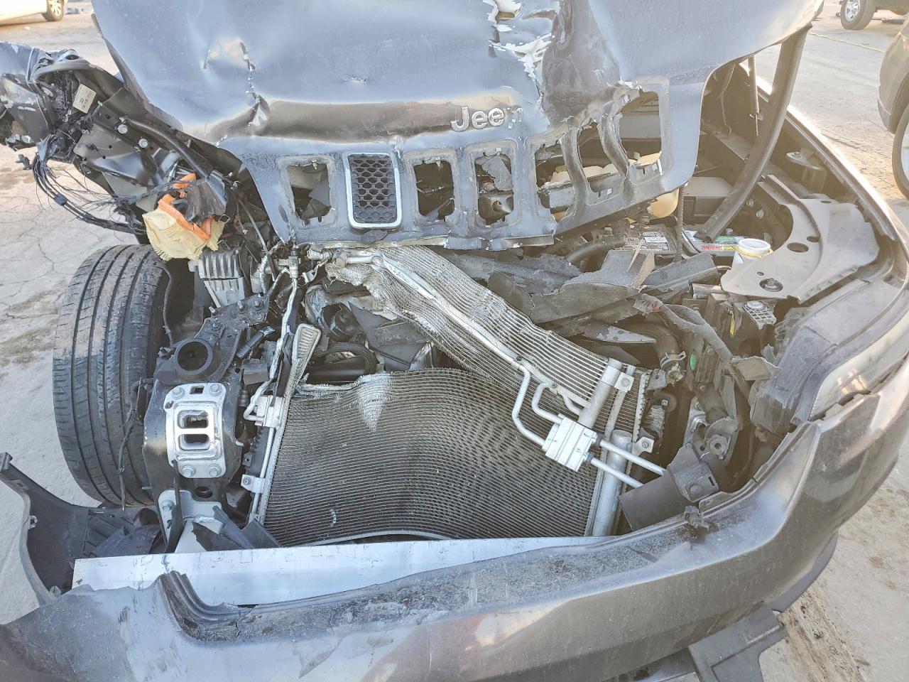 2019 JEEP CHEROKEE LIMITED photo 11