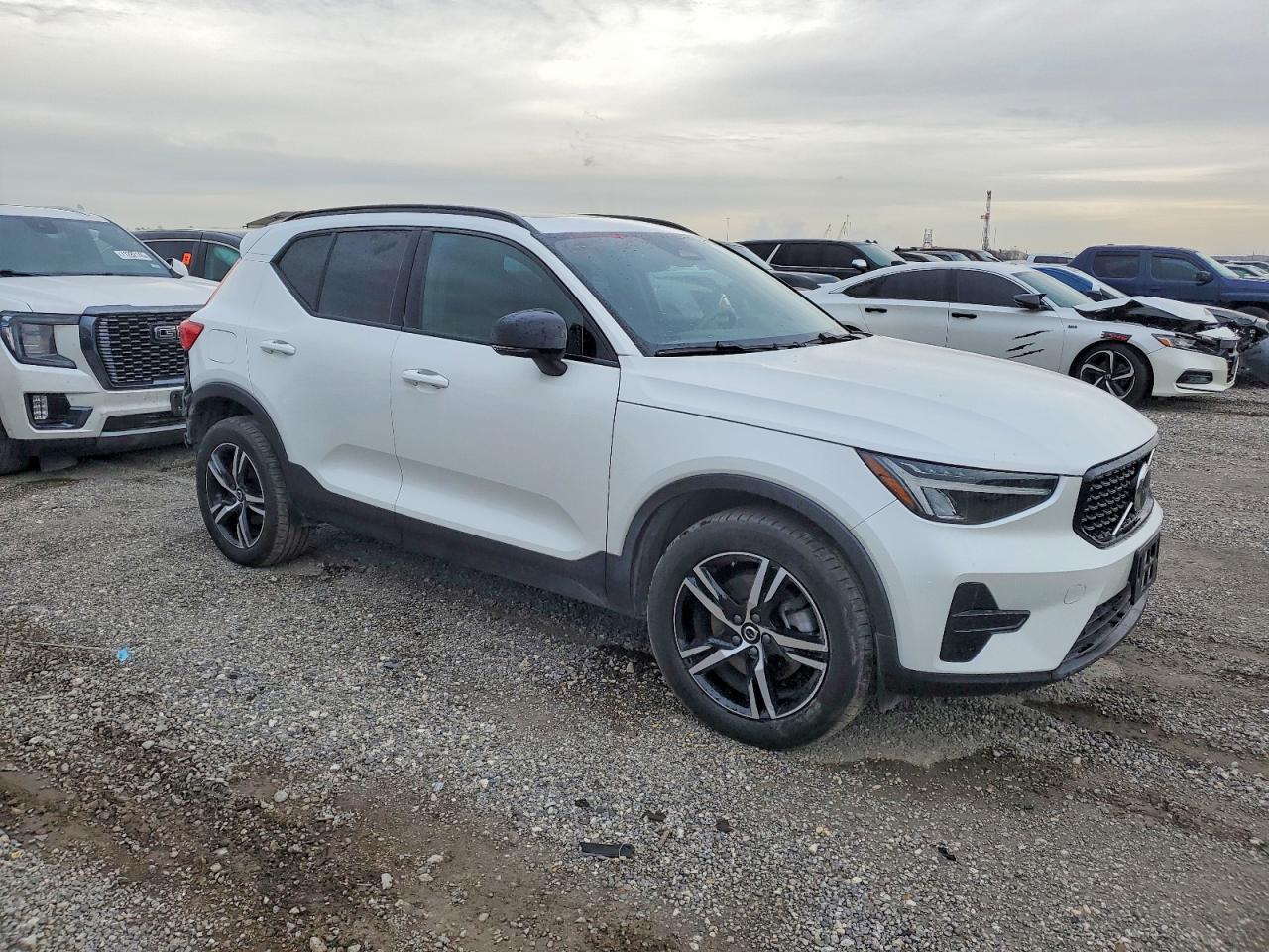 2024 VOLVO XC40 CORE photo 7