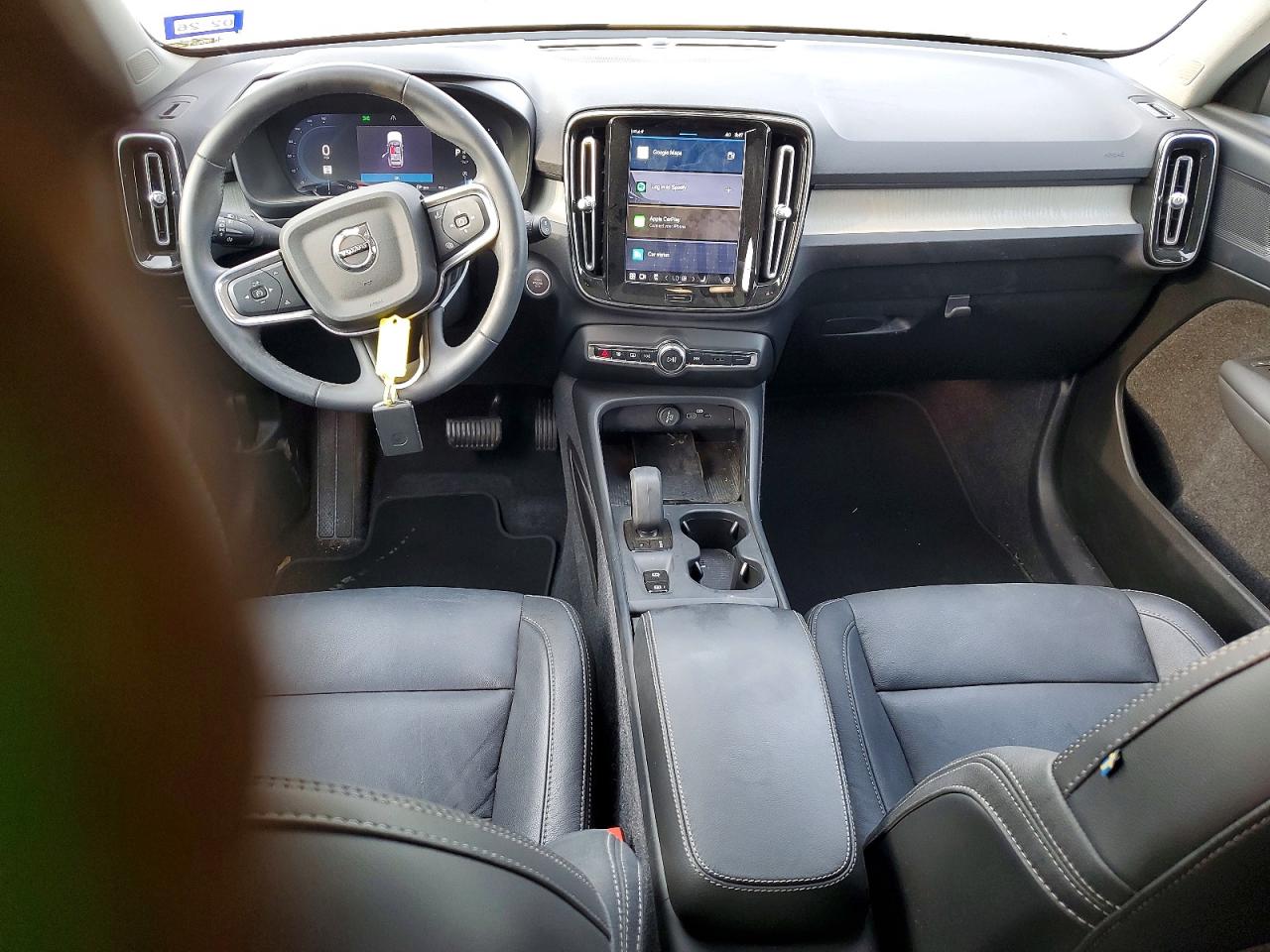 2024 VOLVO XC40 CORE photo 15