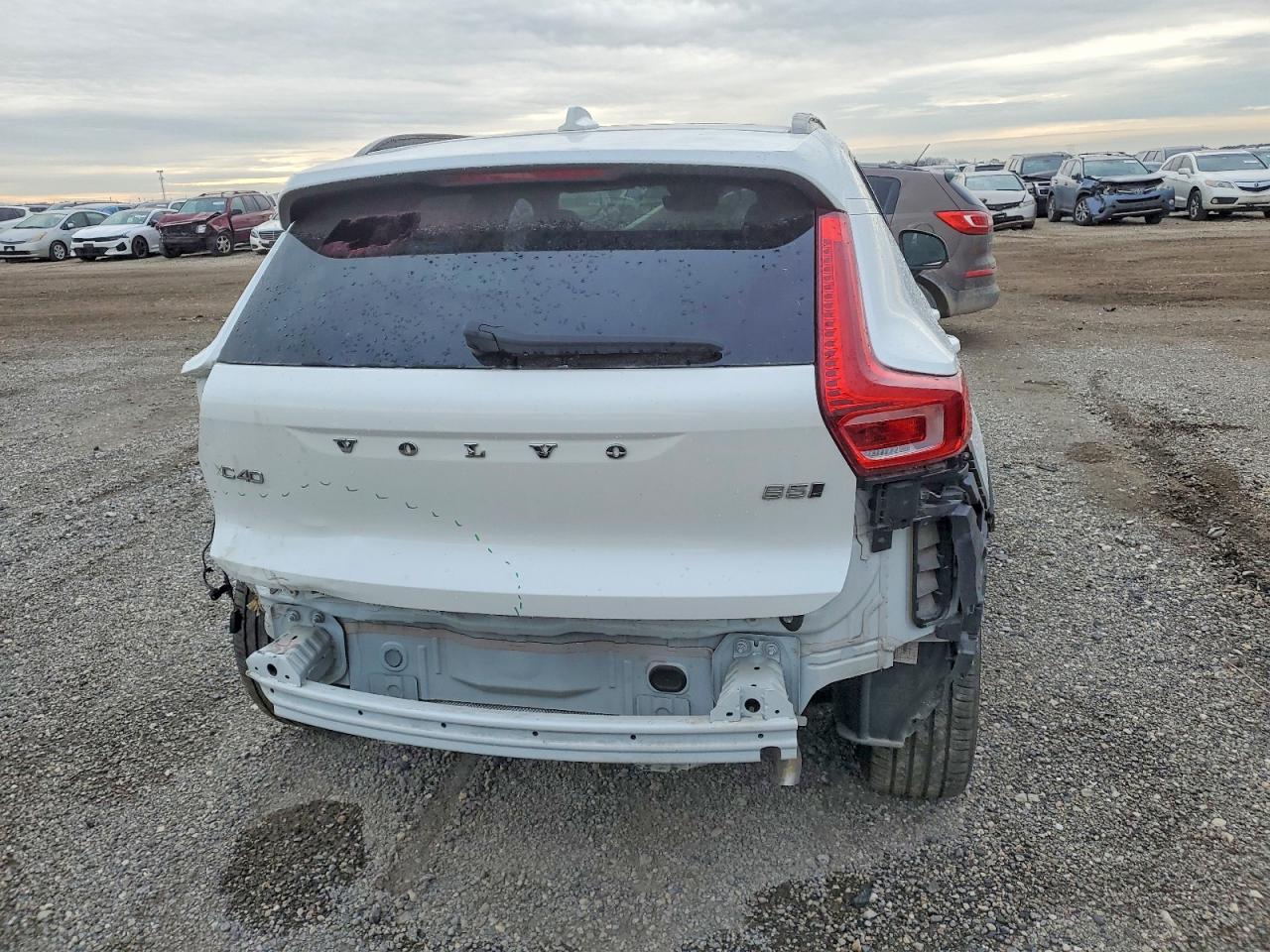 2024 VOLVO XC40 CORE photo 11