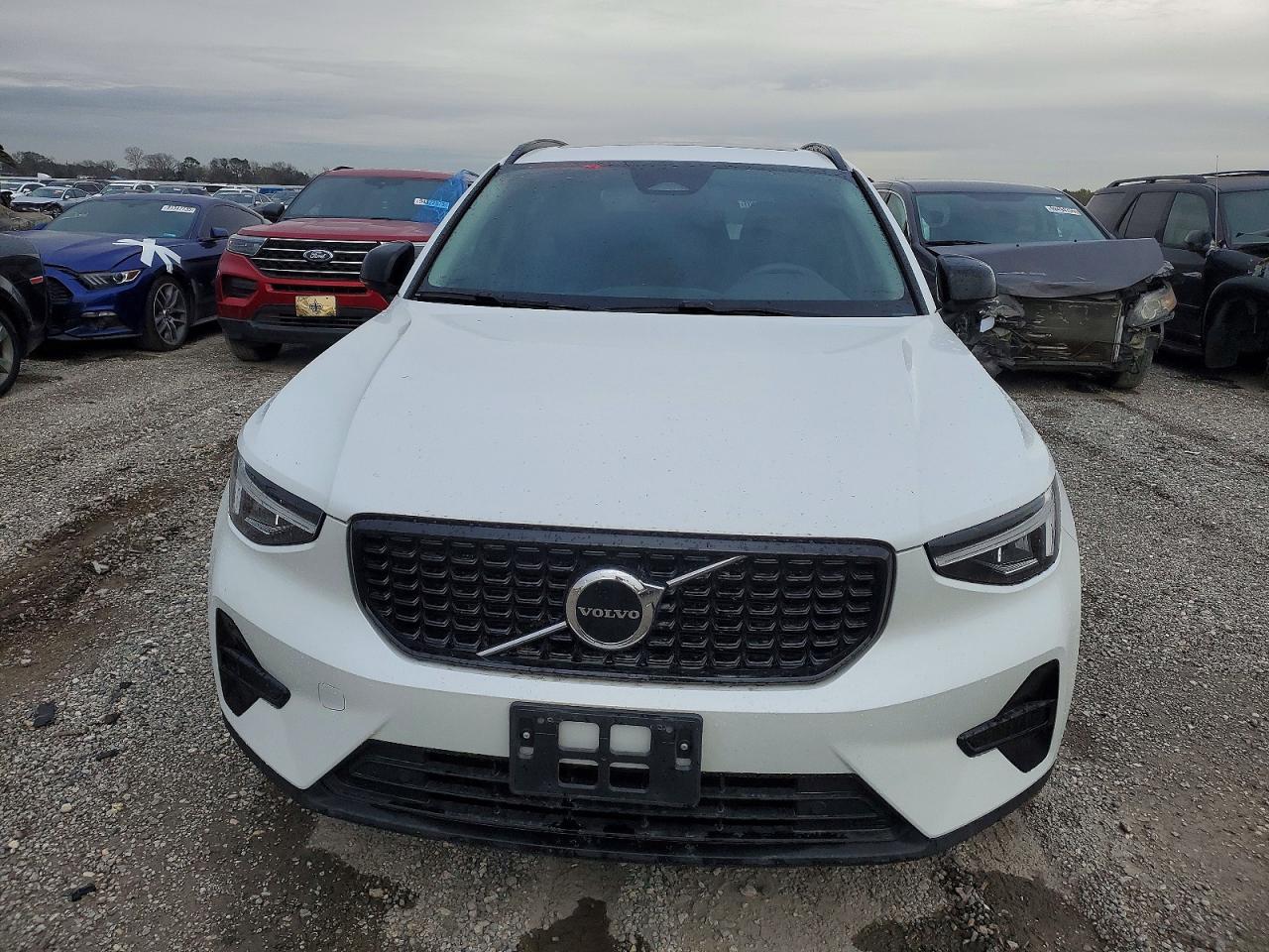 2024 VOLVO XC40 CORE photo 9