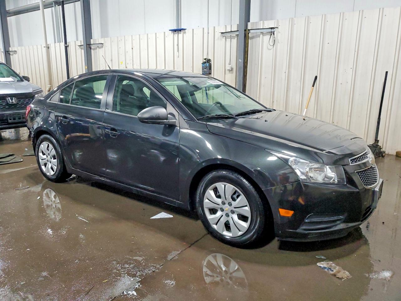 2013 CHEVROLET CRUZE LS photo 4