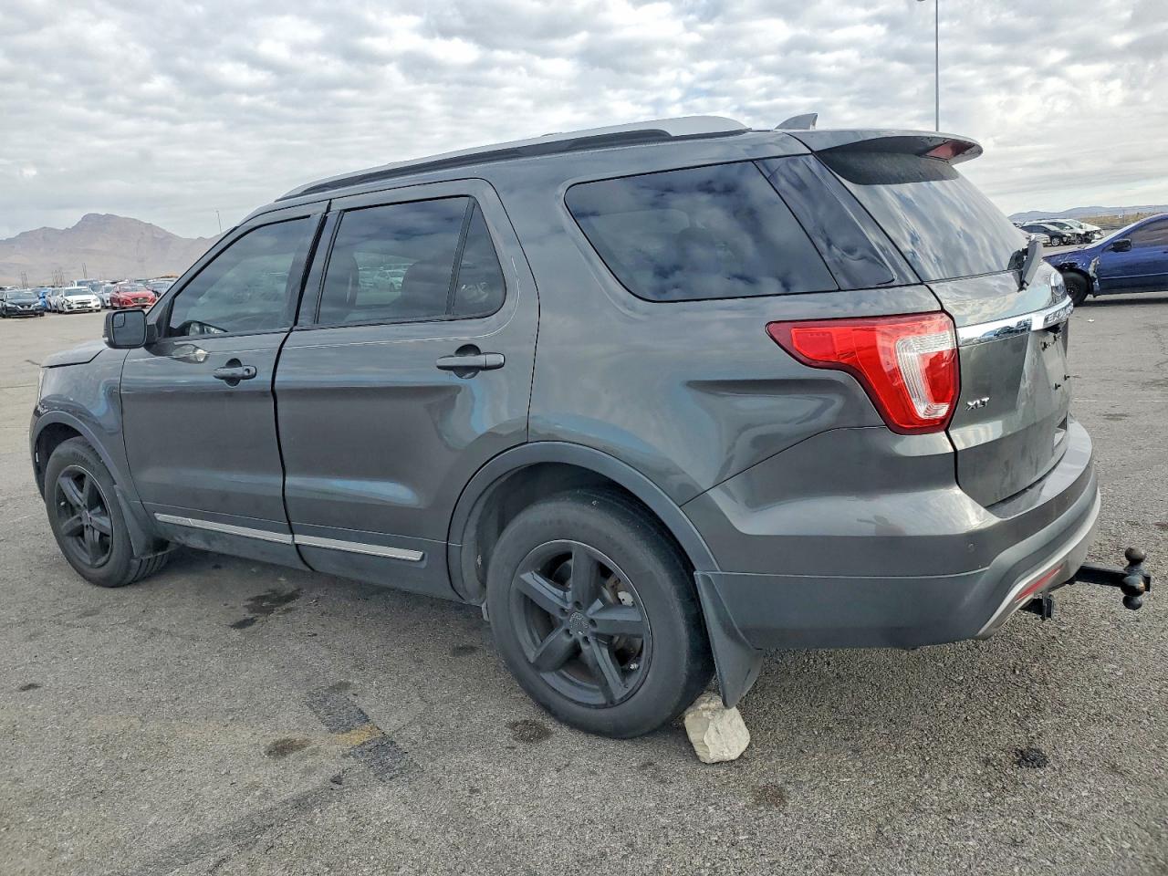 2016 FORD EXPLORER XLT photo 2