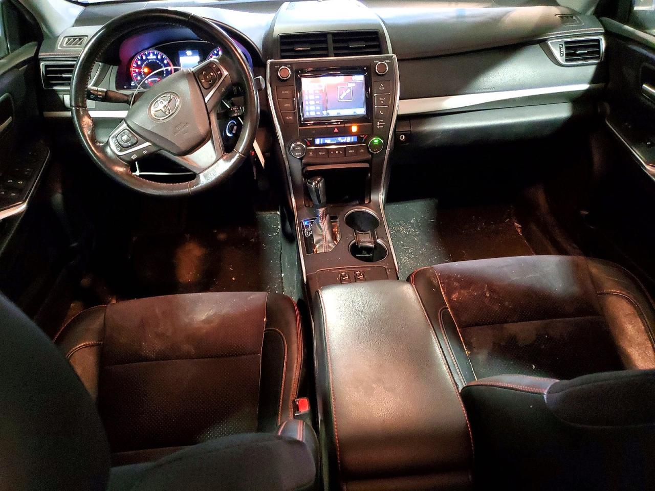 2016 TOYOTA CAMRY LE photo 8