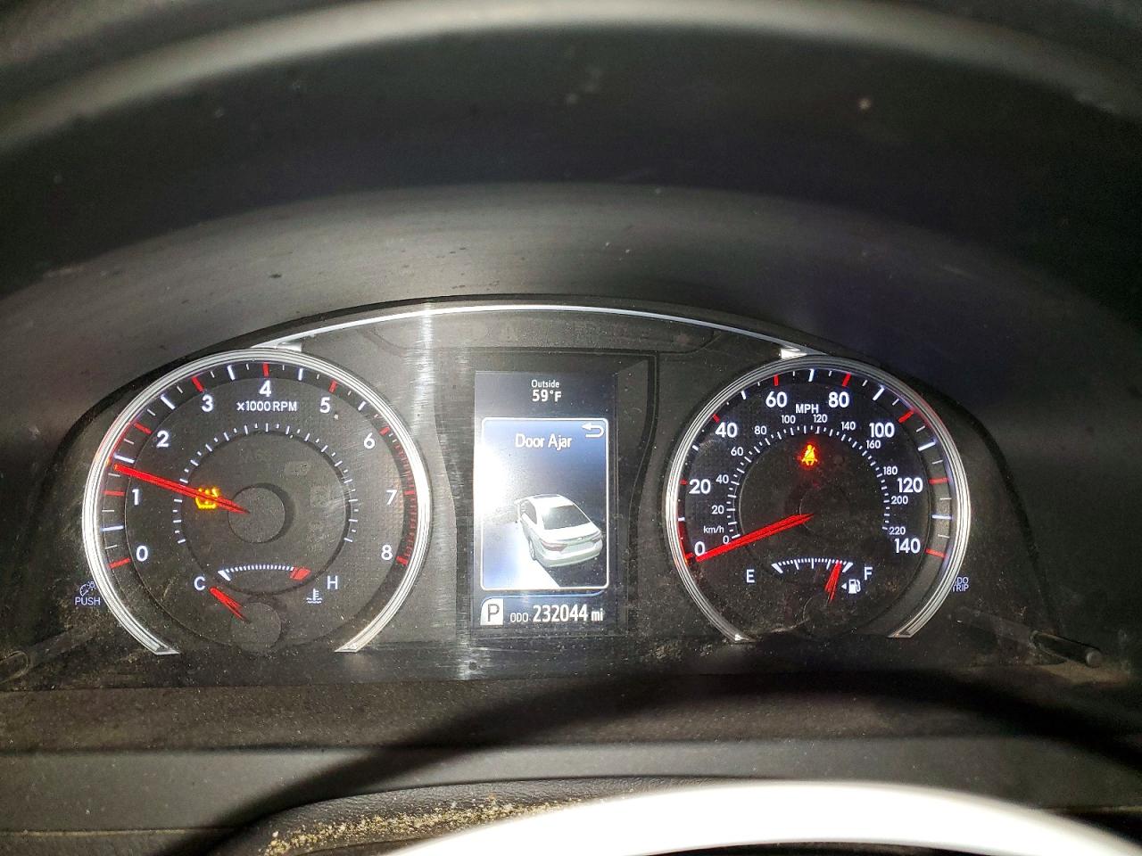 2016 TOYOTA CAMRY LE photo 9