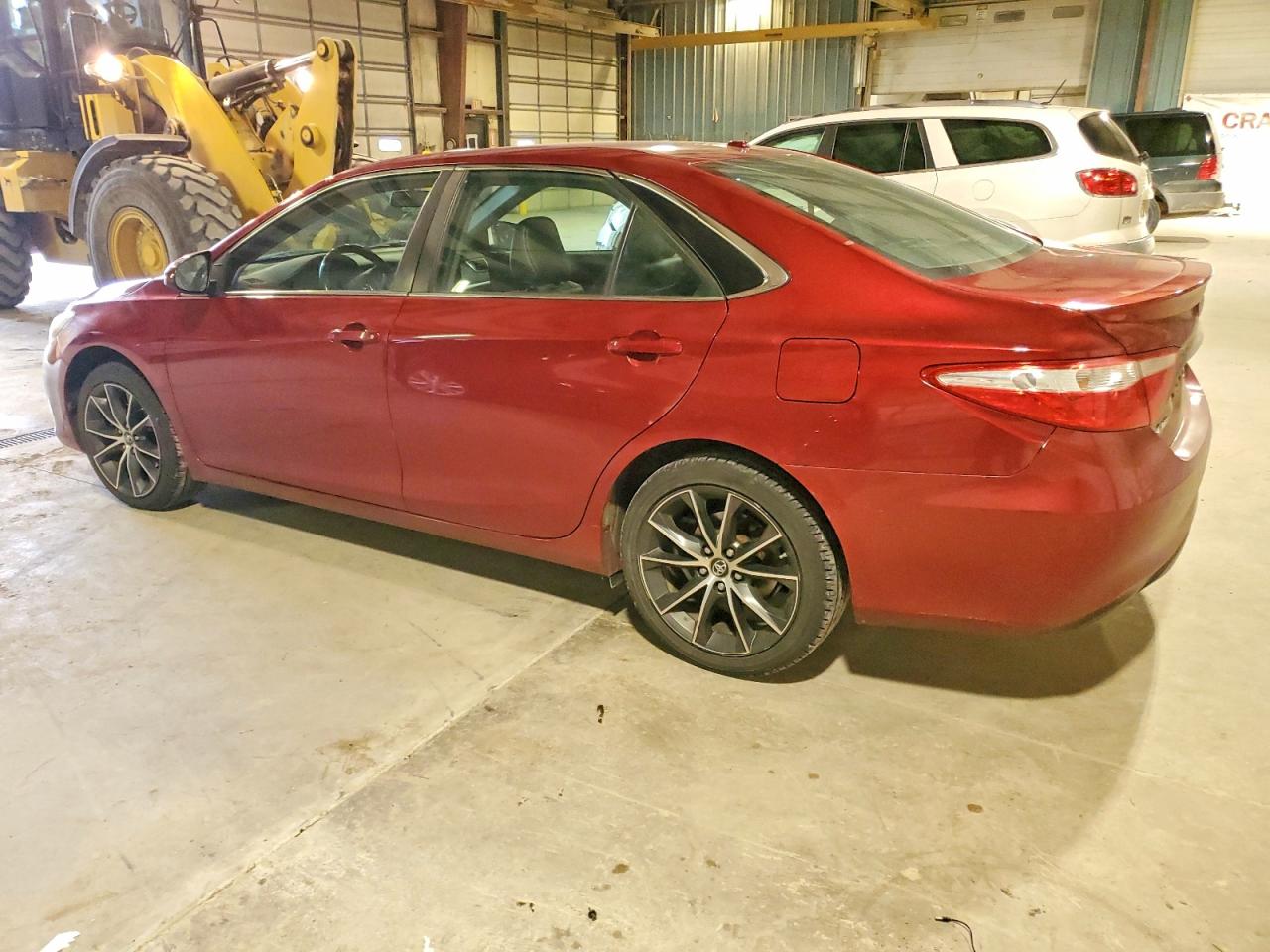 2016 TOYOTA CAMRY LE photo 2
