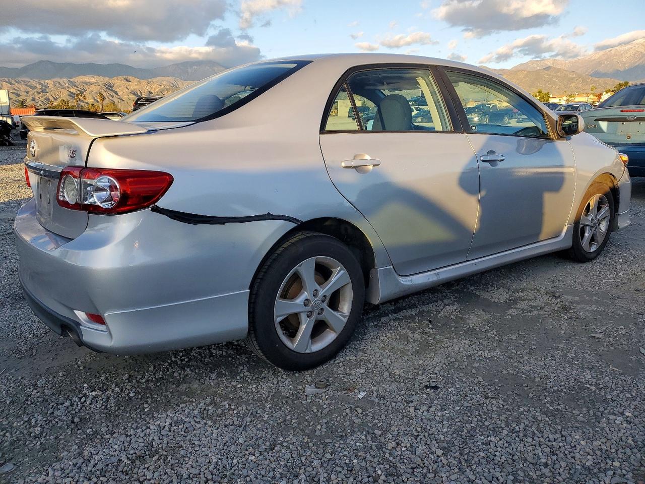 2011 TOYOTA COROLLA BASE photo 3