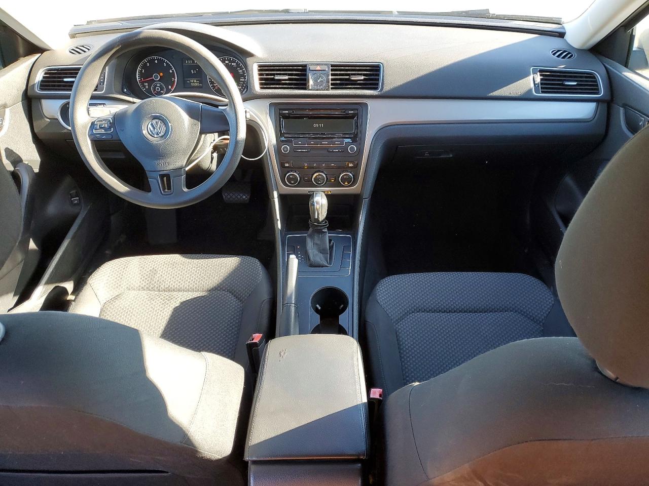 2012 VOLKSWAGEN PASSAT S photo 8