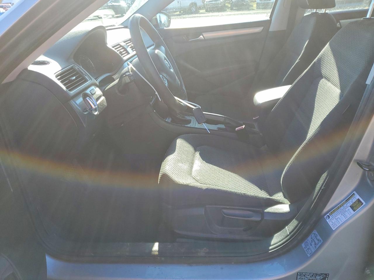 2012 VOLKSWAGEN PASSAT S photo 7
