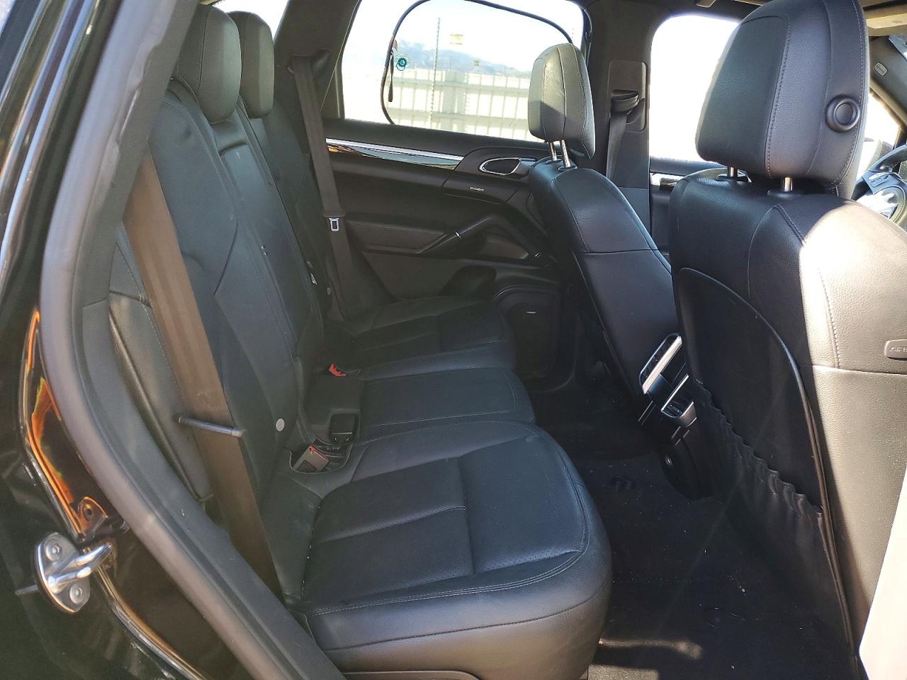 2013 PORSCHE CAYENNE photo 11