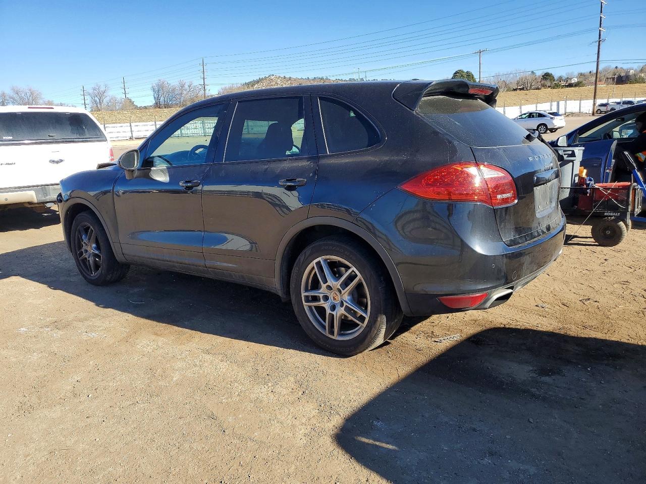 2013 PORSCHE CAYENNE photo 2