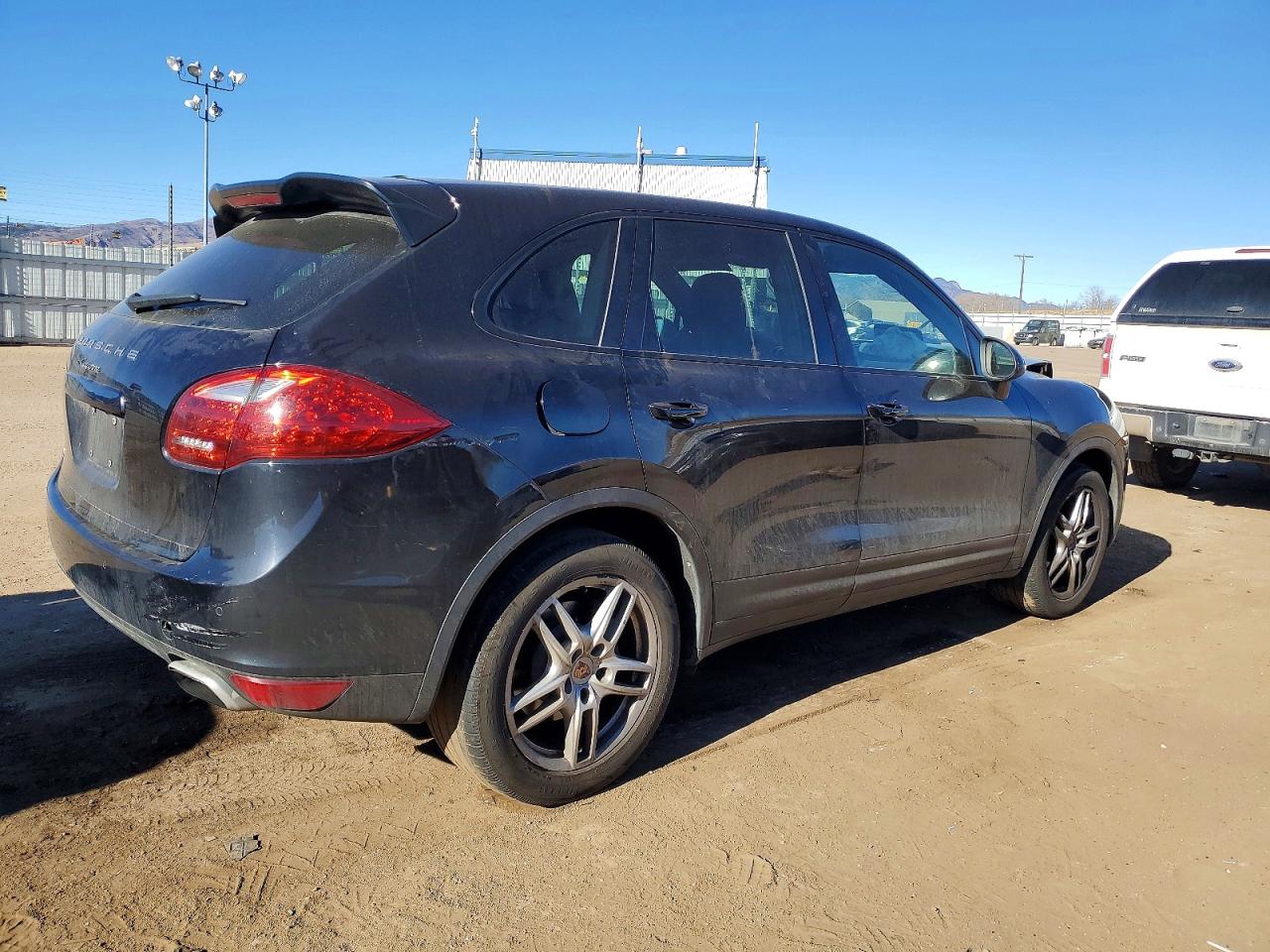 2013 PORSCHE CAYENNE photo 3