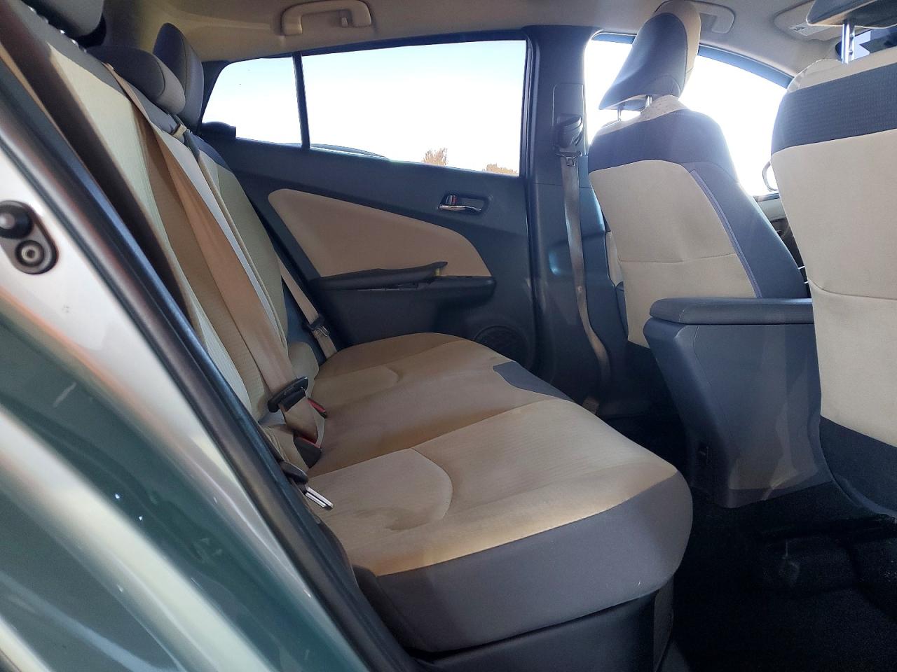 2016 TOYOTA PRIUS photo 10