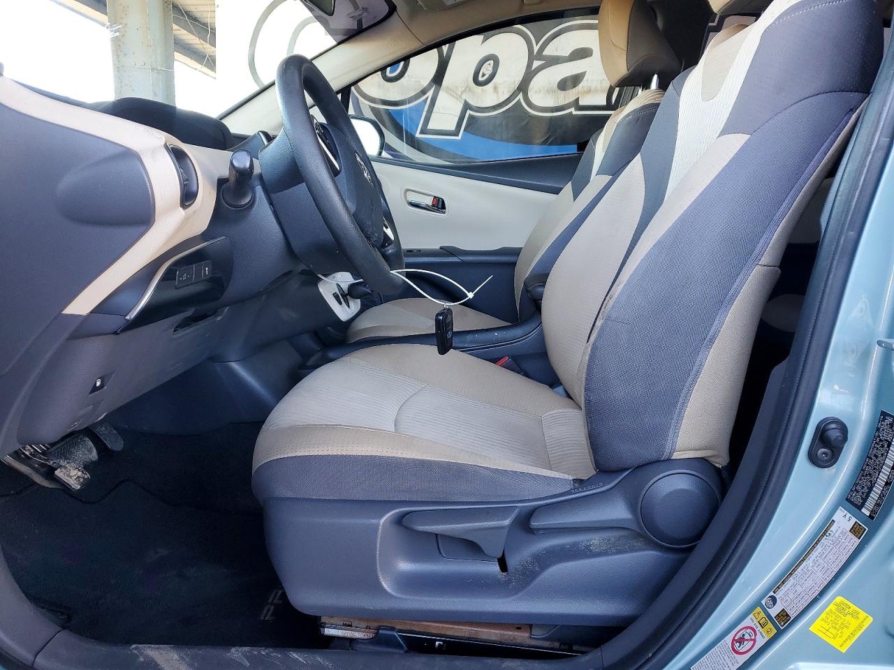2016 TOYOTA PRIUS photo 7