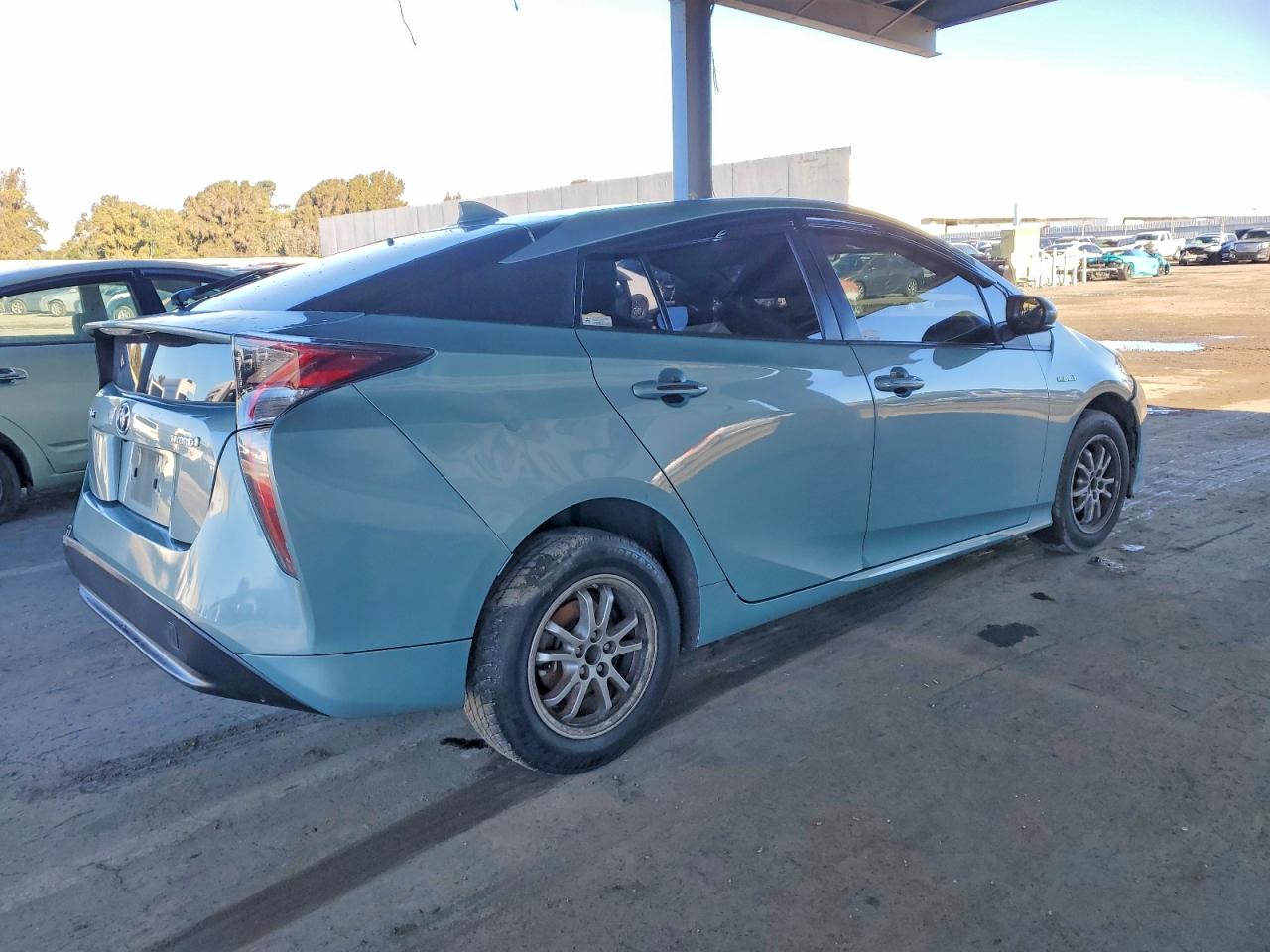 2016 TOYOTA PRIUS photo 3