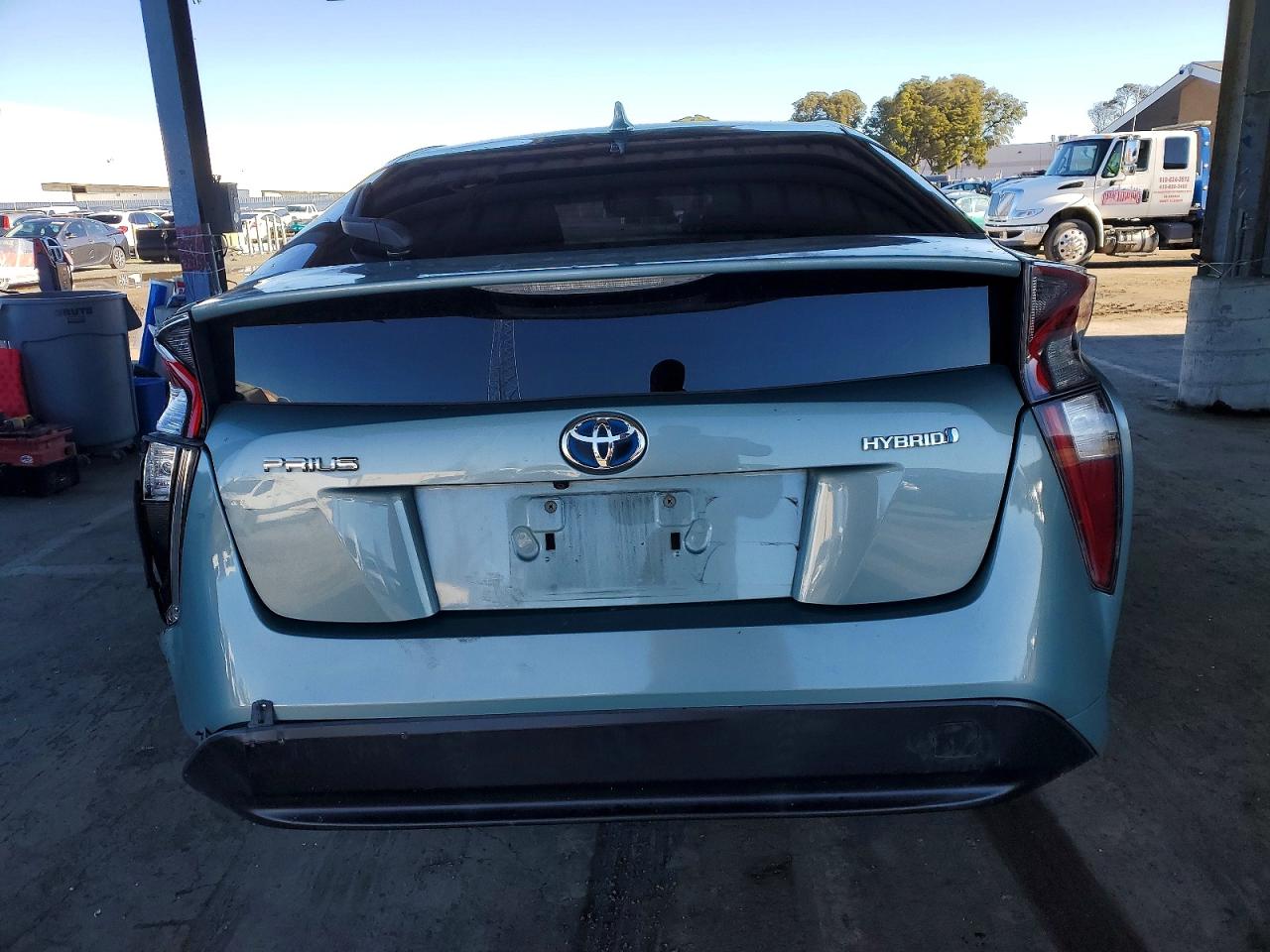 2016 TOYOTA PRIUS photo 6