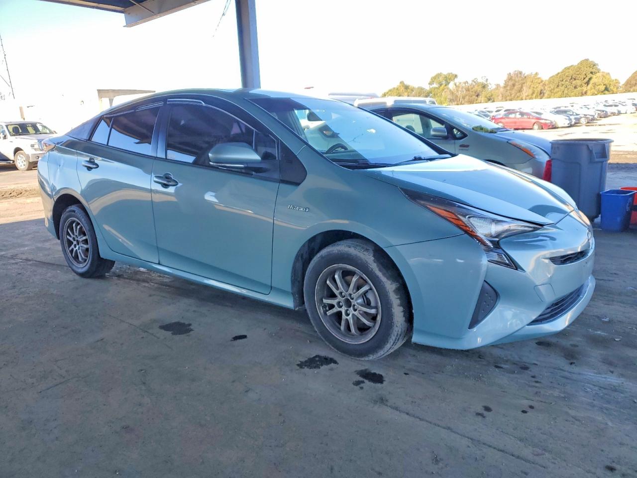 2016 TOYOTA PRIUS photo 4