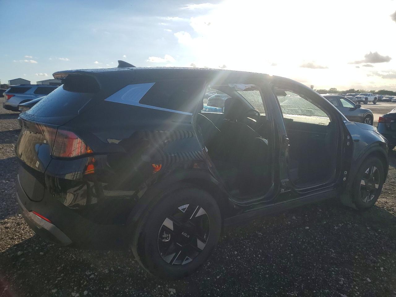 2026 KIA SPORTAGE LX photo 3