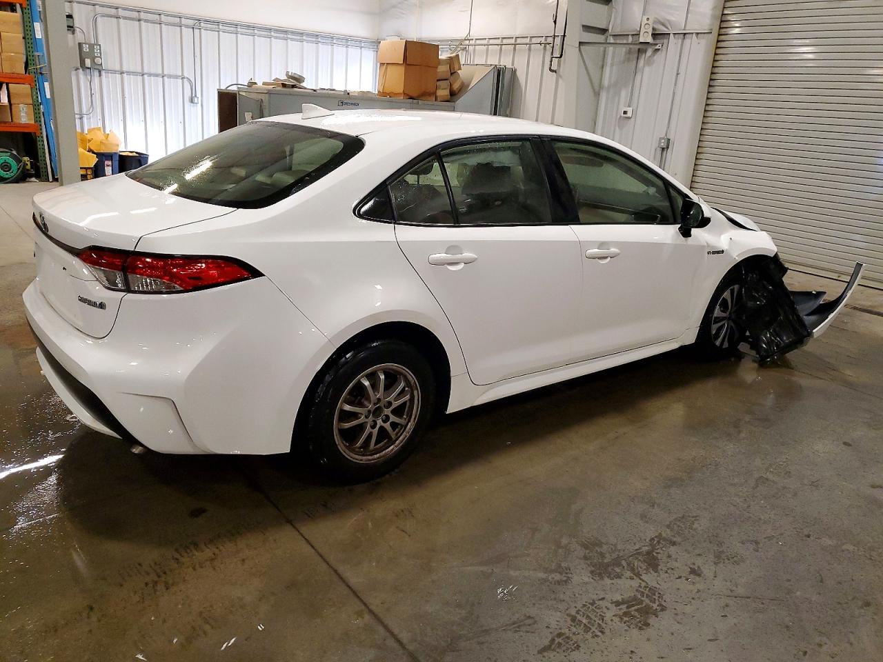 2021 TOYOTA COROLLA LE photo 3
