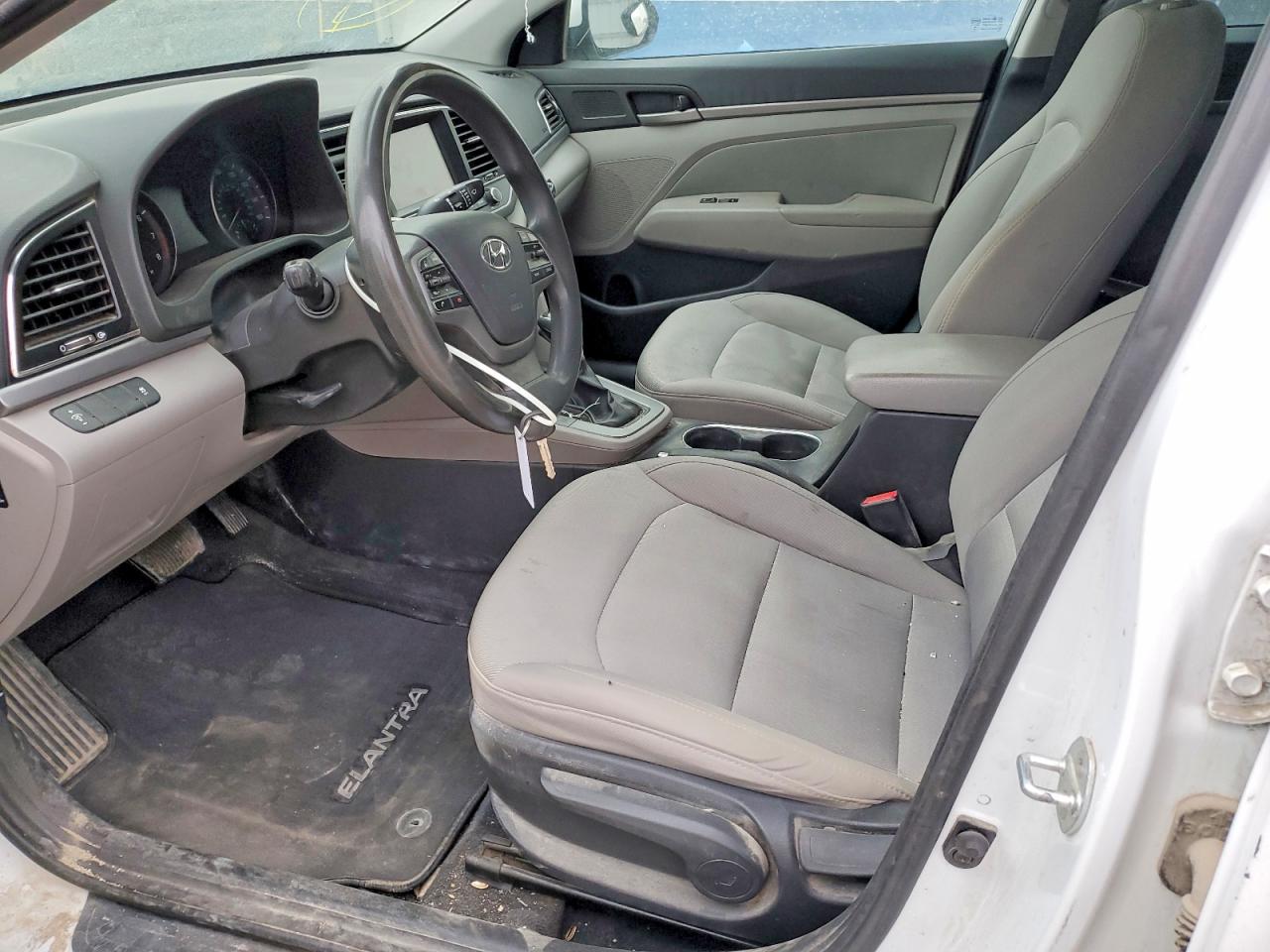 2017 HYUNDAI ELANTRA SE photo 7