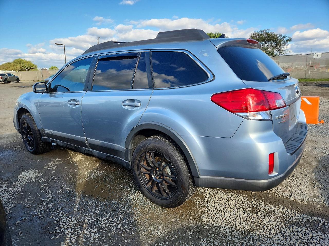 2014 SUBARU OUTBACK 3.6R LIMITED photo 2