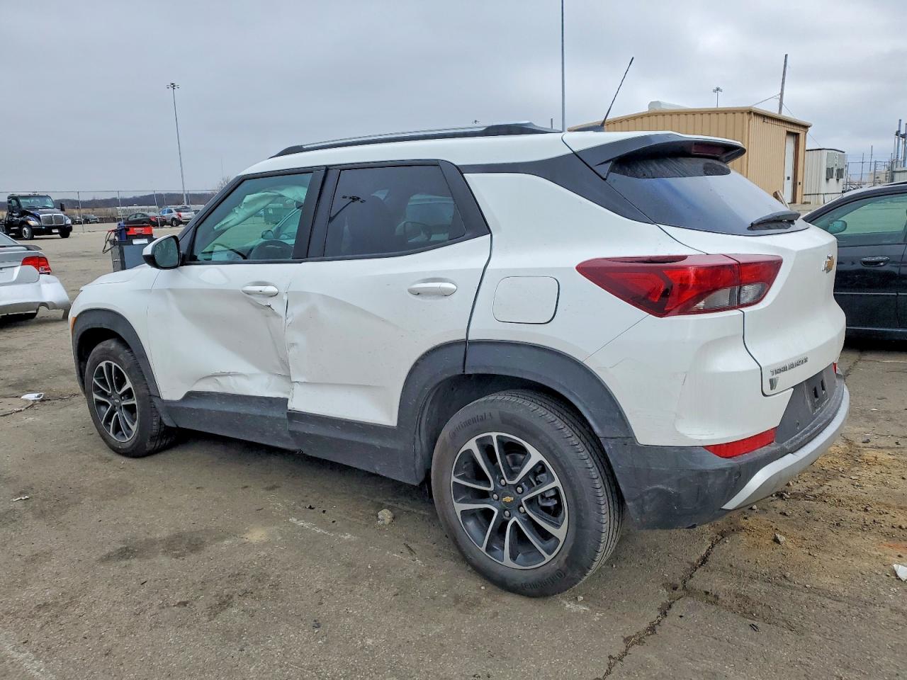 2025 CHEVROLET TRAILBLAZER LT photo 2