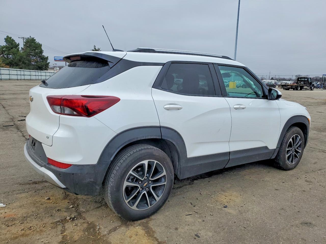 2025 CHEVROLET TRAILBLAZER LT photo 3