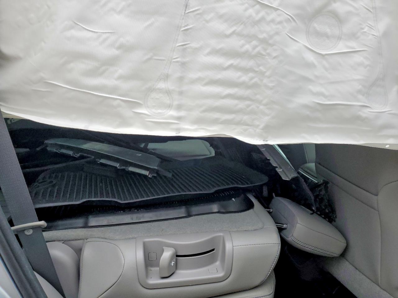 2017 TOYOTA HIGHLANDER SE photo 11