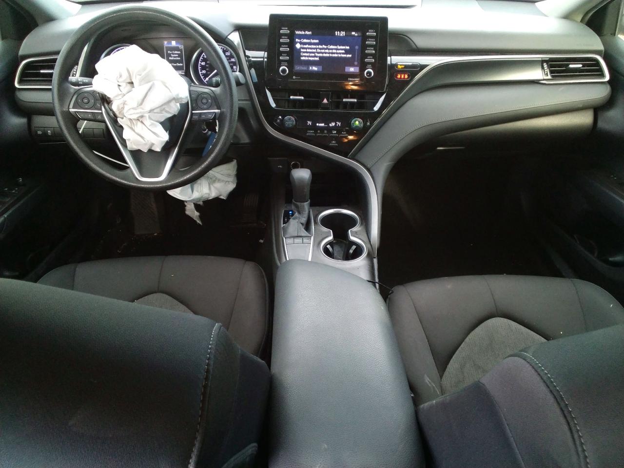 2022 TOYOTA CAMRY LE photo 15